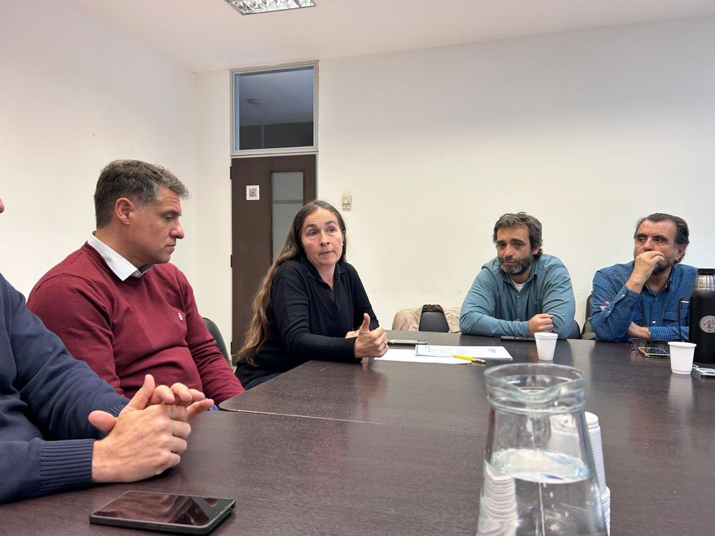 El diputado bonaerense, José Ignacio Rossi, recibió a la Dra. Virginia Aparicio en la Cámara baja bonaerense. 